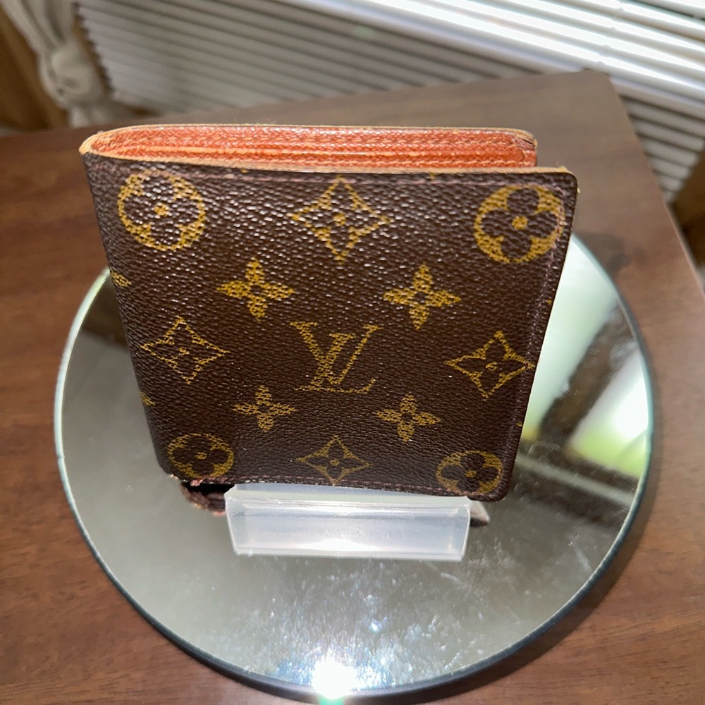 Louis Vuitton Men’s Bifold Monogram Wallet